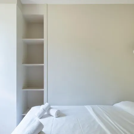 Stylish 2 Bedroom In *