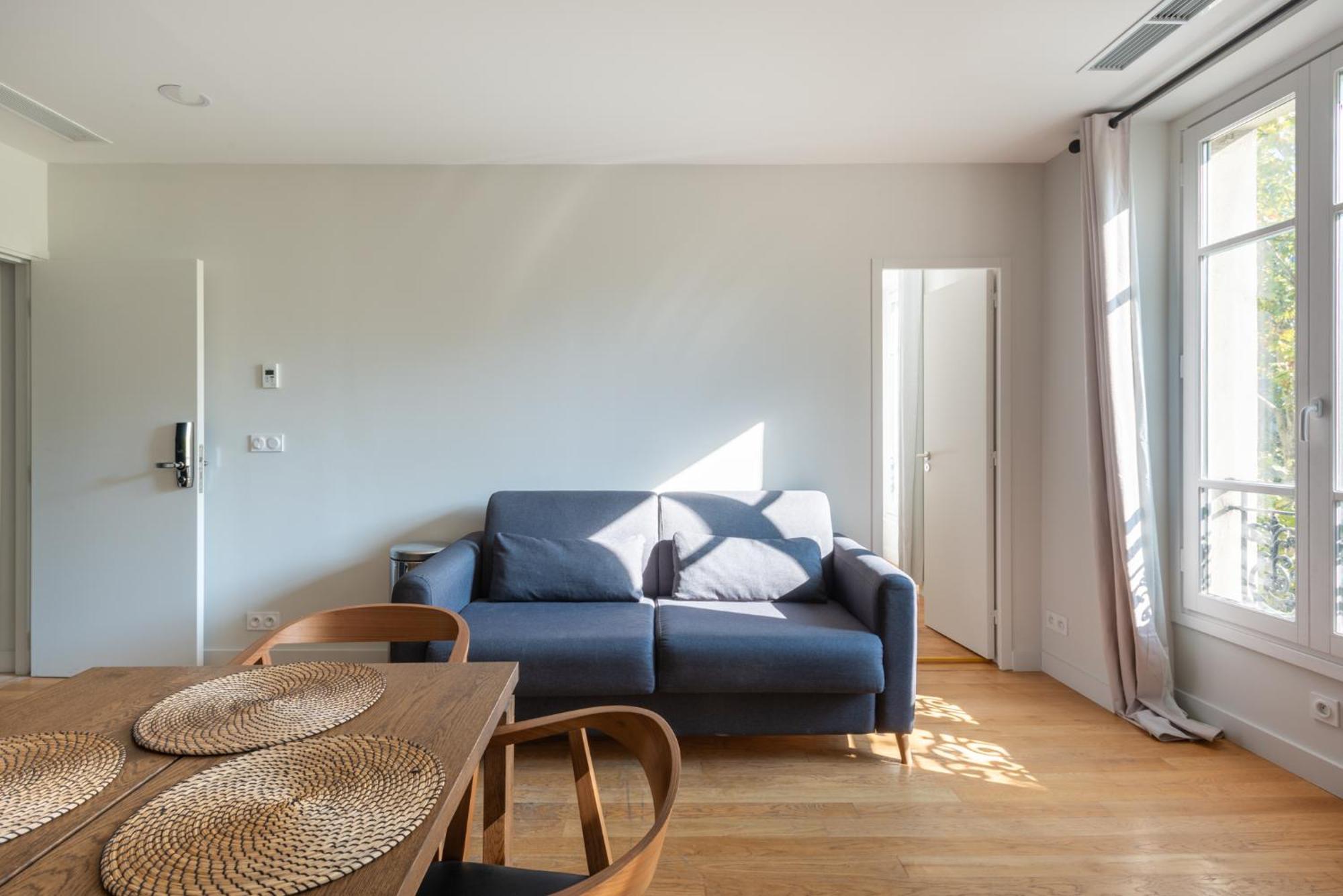 Stylish 2 Bedroom In *